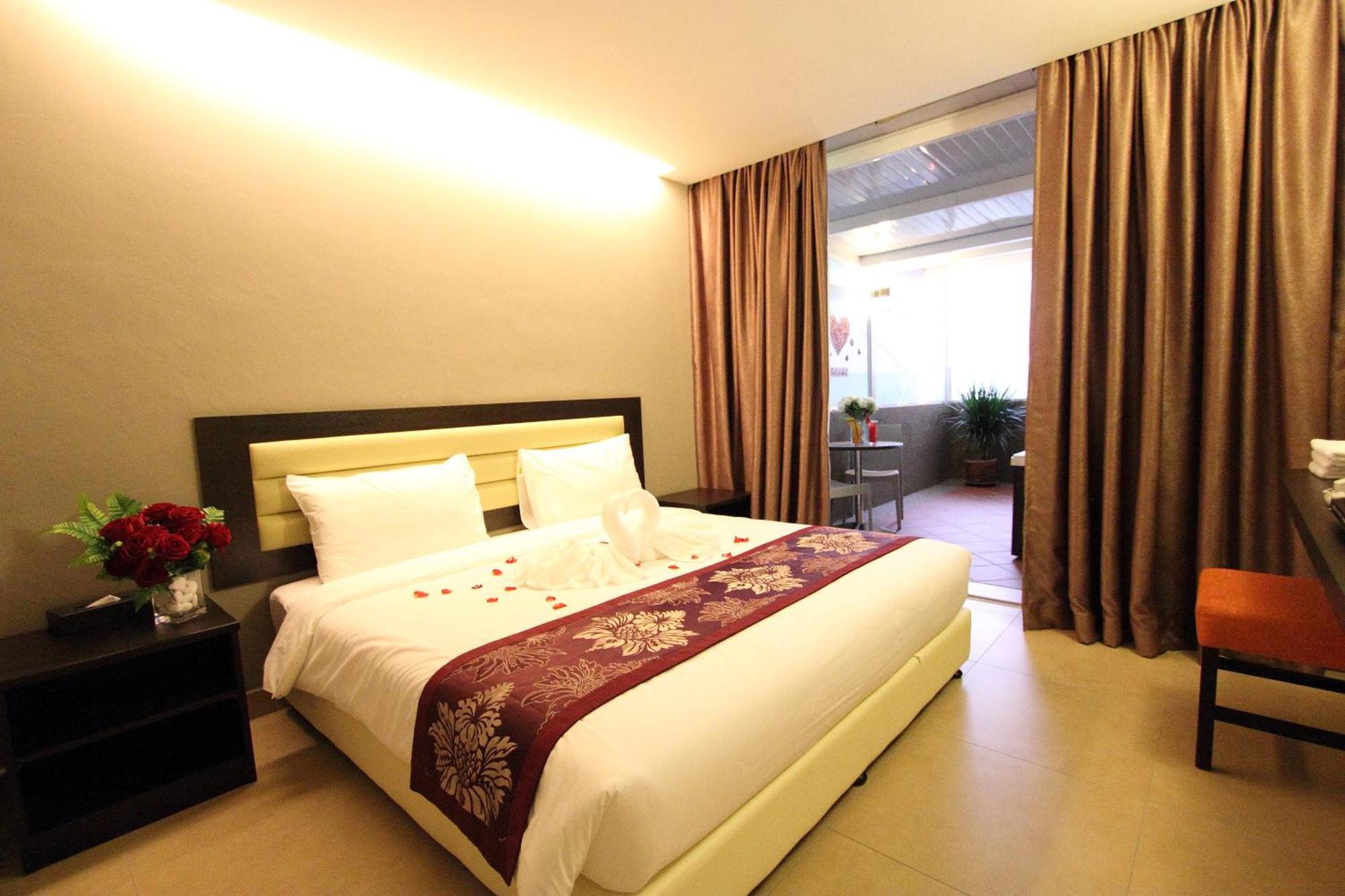 Honeymoon Suite