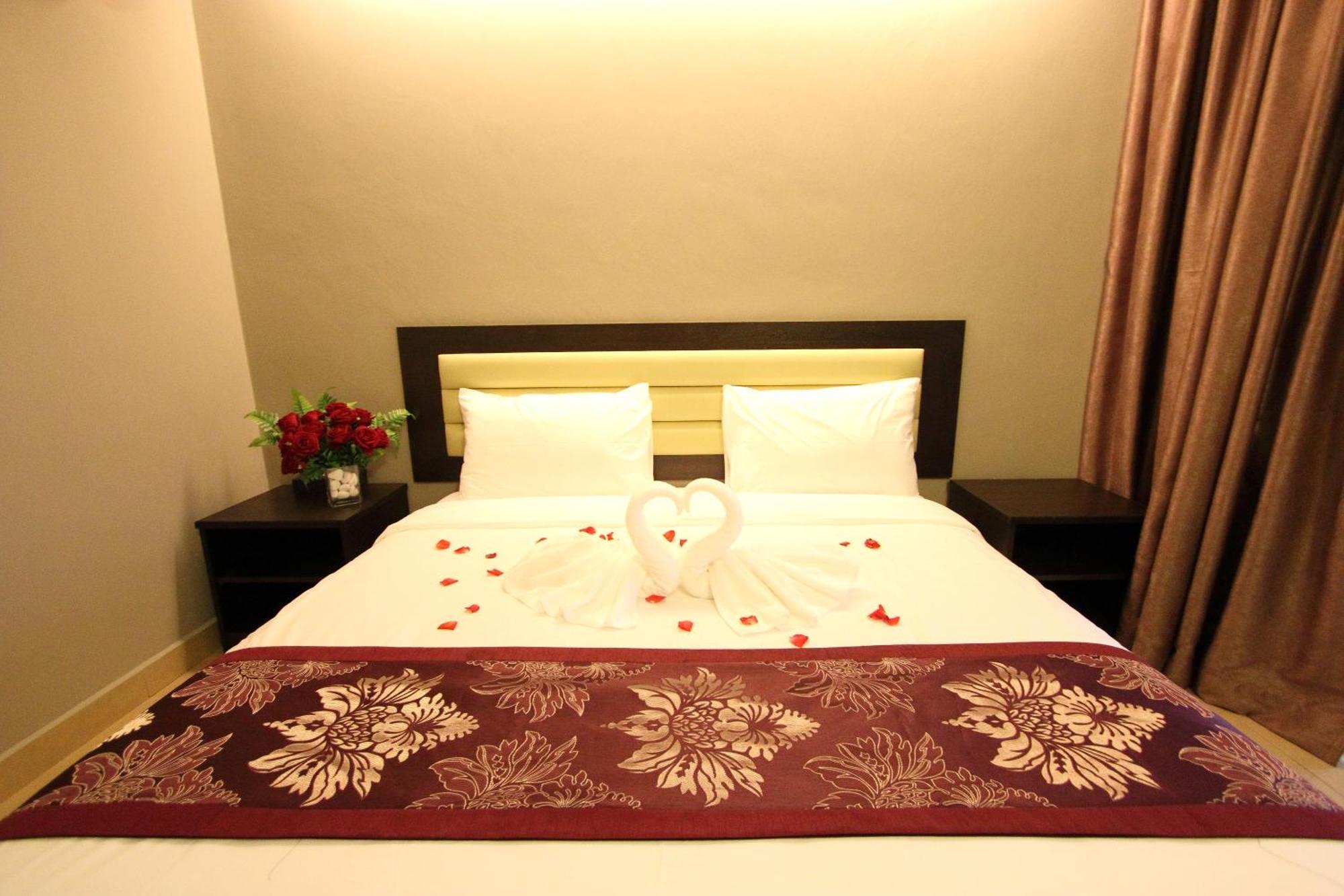 Honeymoon Suite